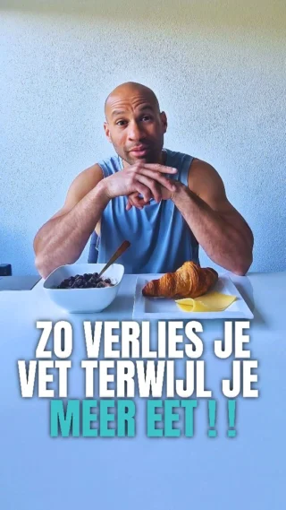 Afvallen zonder honger? Ja, het kan.
De meeste mensen denken dat je voor vetverlies zo min mogelijk moet eten.
Maar dat is precies waarom het vaak niet vol te houden is.

Wat als je meer volume, meer verzadiging én meer resultaat kunt krijgen… door slimmer te kiezen?

In deze reel zie je 2 maaltijden met exact hetzelfde aantal calorieën – maar één ervan vult veel meer.
🤯 Het geheim? Volumetrisch eten.

💡 In mijn gids deel ik:
✅ Producten met véél volume, weinig kcal
✅ Recepten die je helpen vol te zitten én vet te verliezen
✅ Tips voor als je vaak honger hebt of cravings

👉 Reageer met “meer eten” of stuur me een DM, dan krijg je de gids gratis toegestuurd.
(Heb je ‘m al? Deel je favoriete combi dan hieronder!)